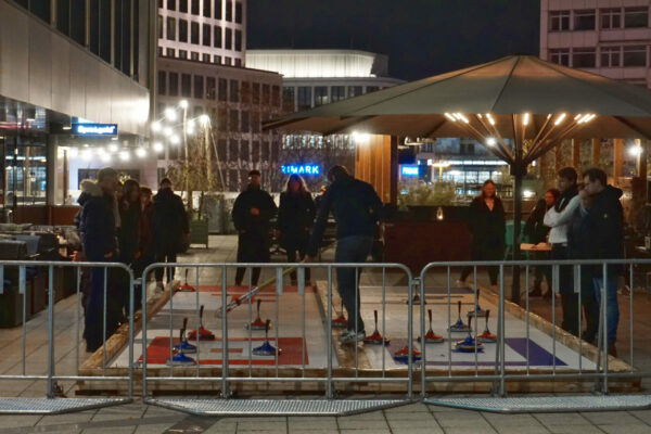 Eisstockschießen am Kudamm im Spreegold BIKINI Berlin ©teamgeist.com