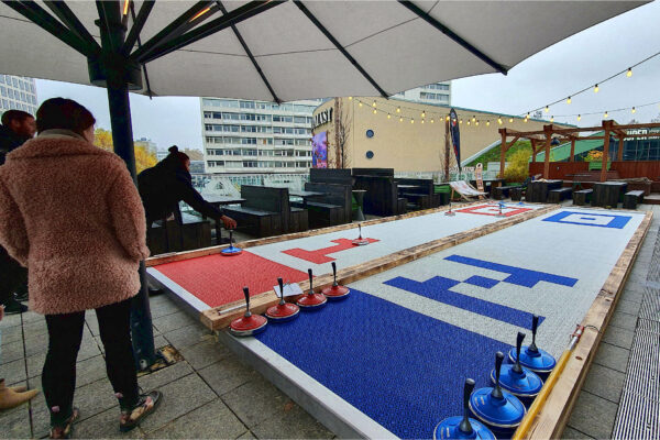 Eisstockschießen am Kudamm im Spreegold BIKINI Berlin ©teamgeist.com