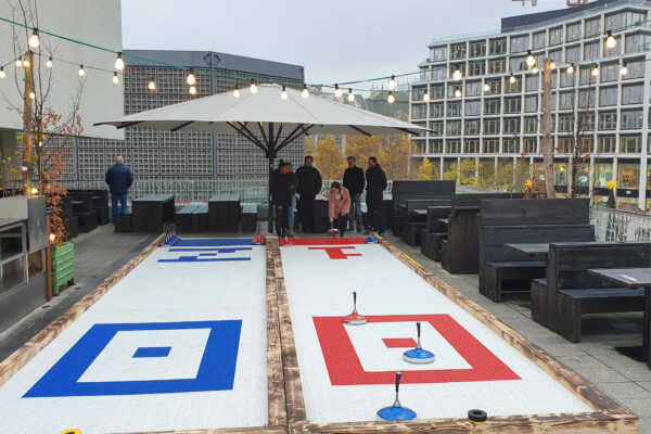 Eisstockschießen am Kudamm im Spreegold BIKINI Berlin ©teamgeist.com