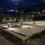 Eisstockschießen am Hauptbahnhof bei Nacht