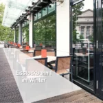 Hard Rock Café Berlin mit Eisstockbahn auf der Terrasse